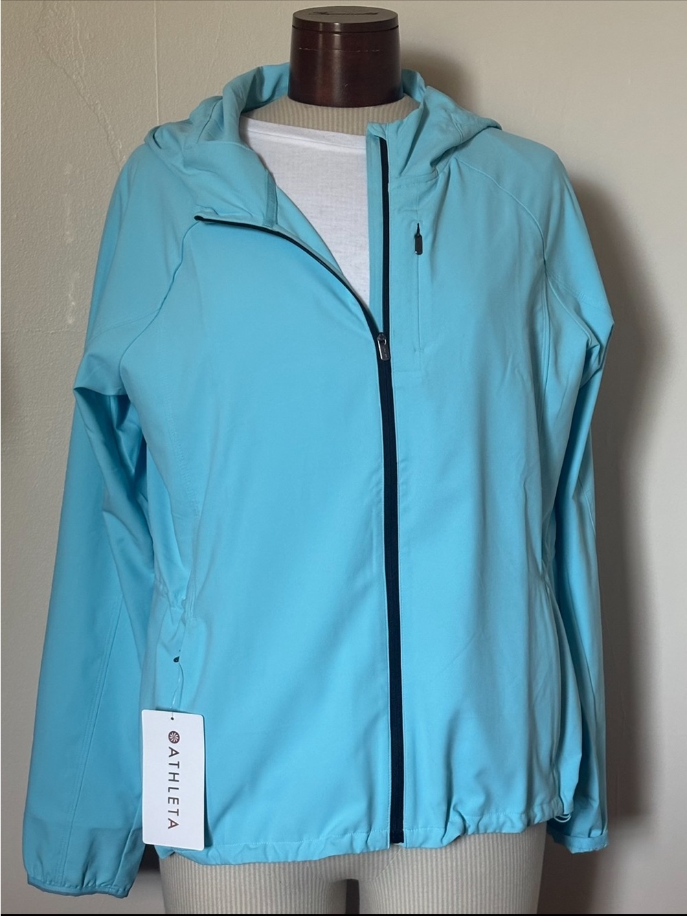 NEW Athleta dash lightweight jacket size L
$58